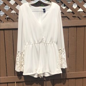 Flower child Bell Sleeve Romper